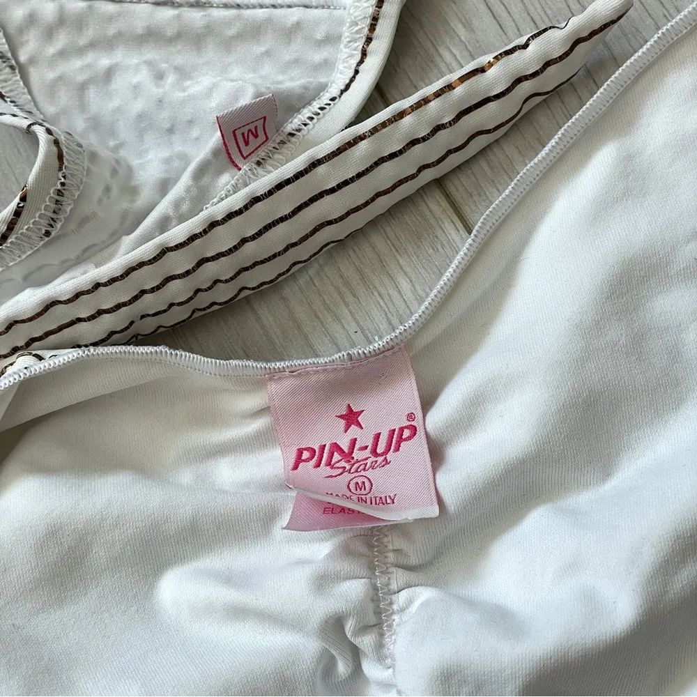 Pin Up Stars Stripe One Shoulder Cutout Top + Scrunch Cheeky Bottoms Swimsuit White Size M - Image 5