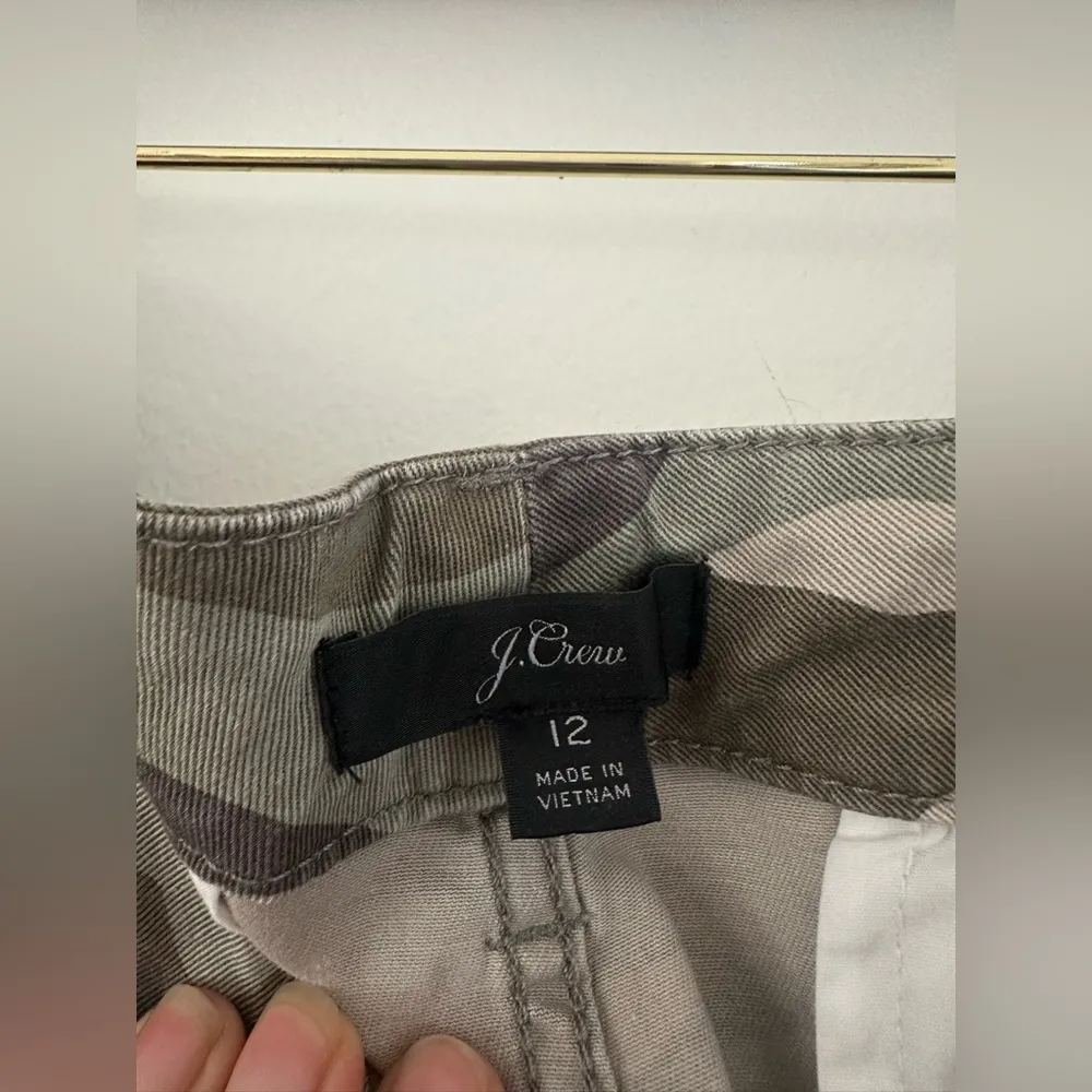 NWOT J Crew Camo Pants Size 12 - Image 2