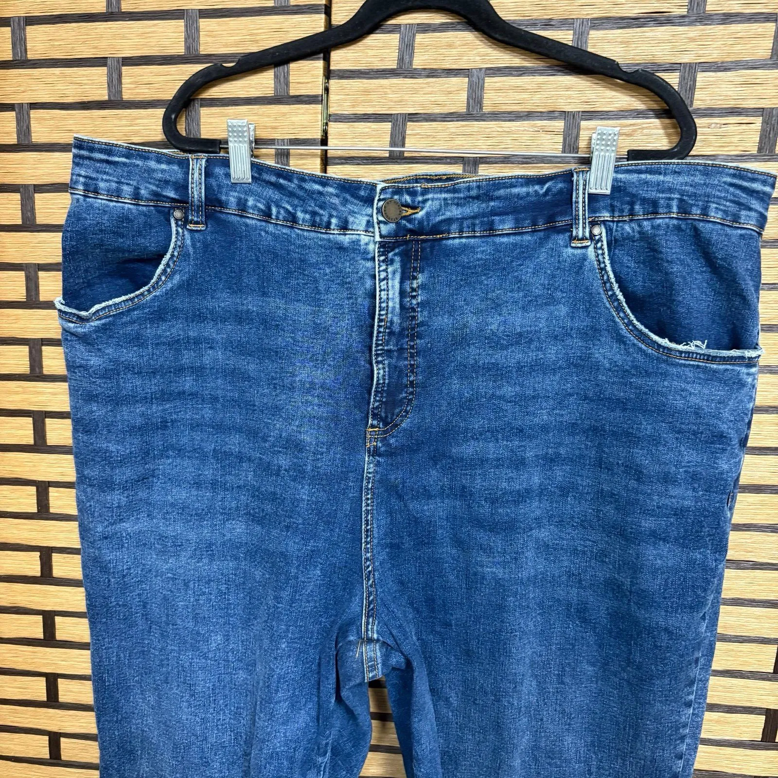 Universal Standard‎ Plus Size Jeans - Image 3