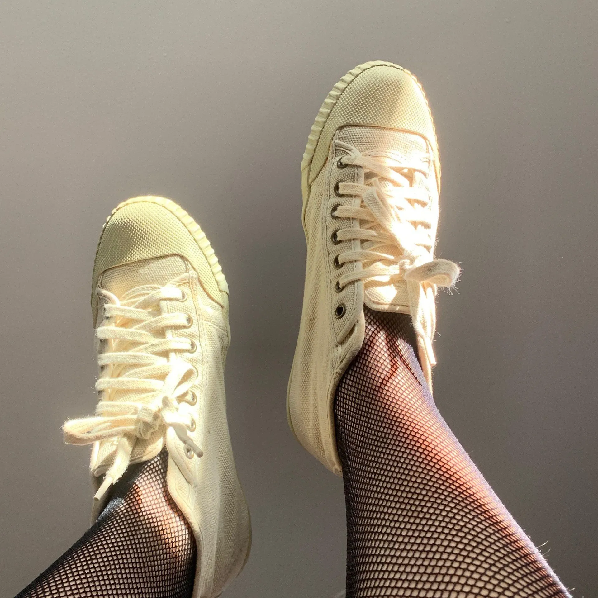 Khaki Colored Low Top Sneakers 🪐 Tan Size 6.5 - Image 6