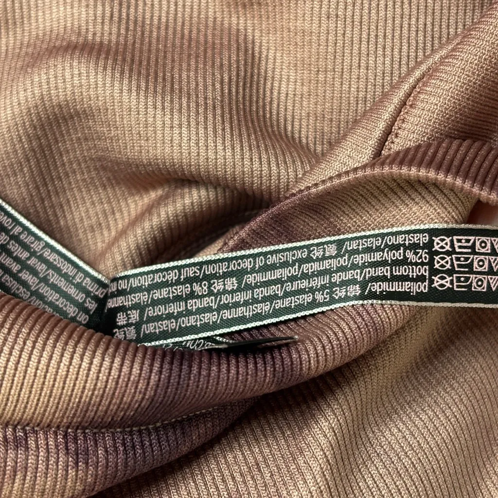 Victoria's Secret seamless high neck sports bra size Medium rose tie dye - Image 4