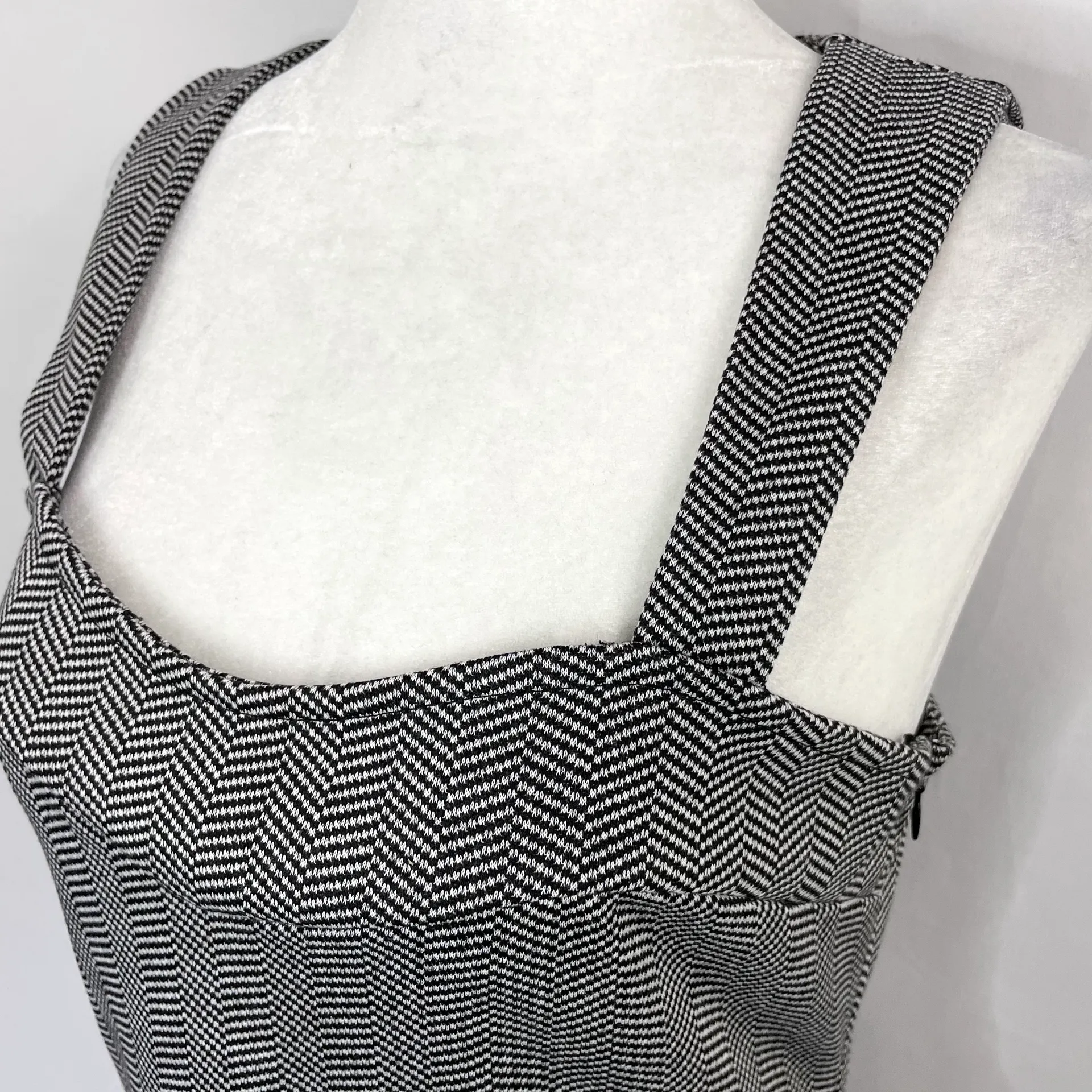 New Vanity Room Herringbone Cut Out Back Sweetheart Fit & Flare Dress - Image 10