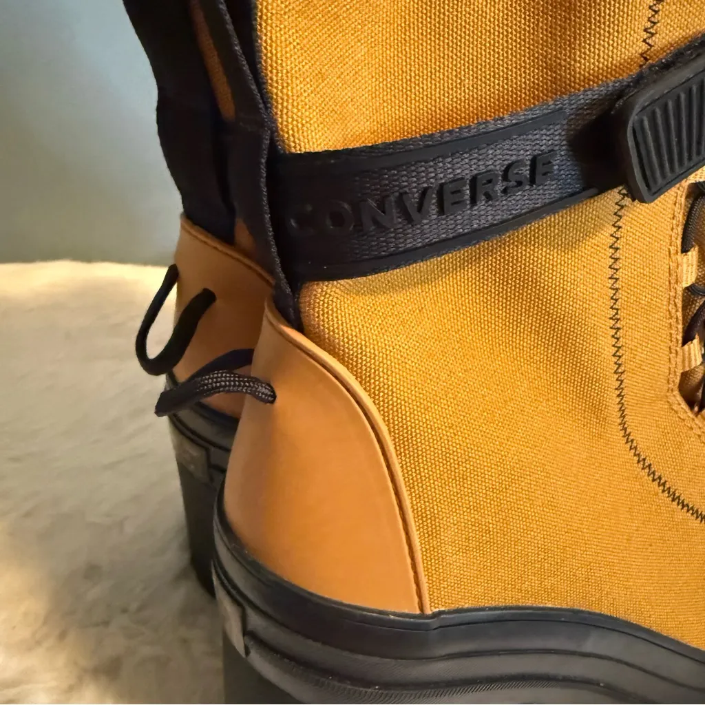 Converse Women’s Chuck Taylor All Star Utility GR82 Boots - Image 8