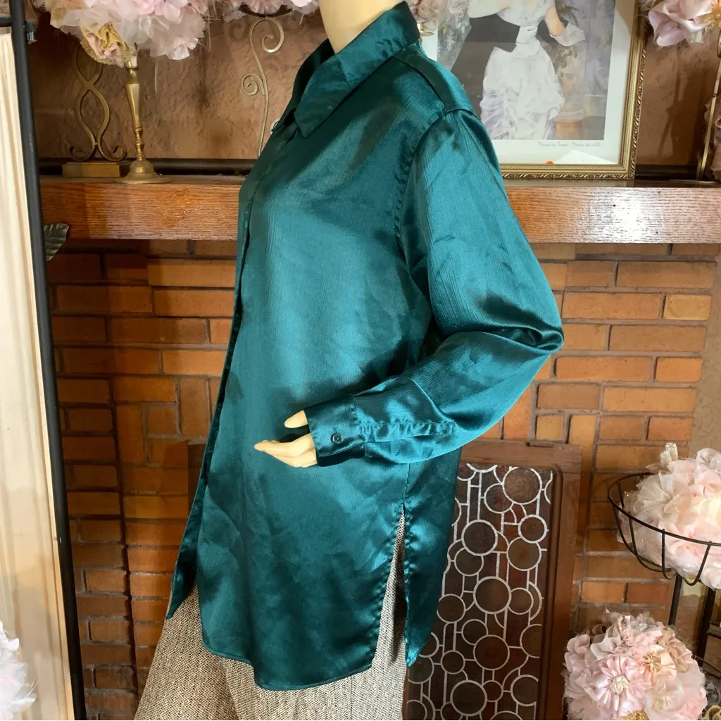 JACLYN SMITH DARK FOREST GREEN JEWEL TONE SATIN BUTTON DOWN BLOUSE (14) - Image 5