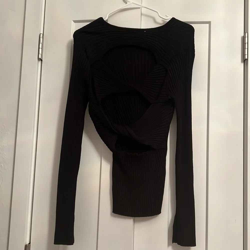 Future Collective Woman's Long Sleeve Twisted Back Crewneck Pullover Sweater Size M - Image 5