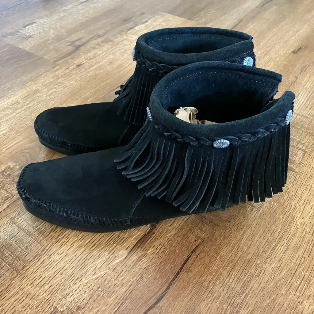 Minnetonka  Women's High Top Back Zip Boot - Image 10