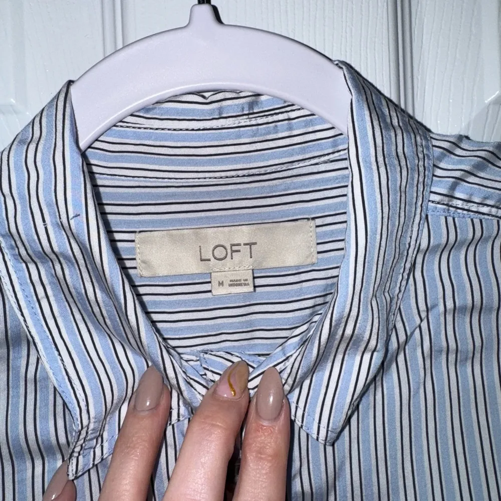 Loft blue, white and black striped shirt dress with pockets and belt size med - Image 4