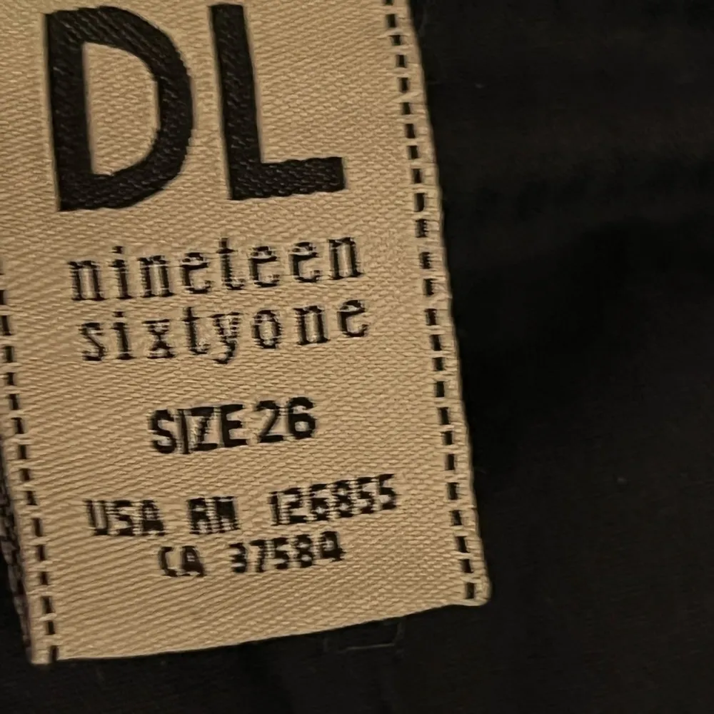 DL1961 Lola Denim Cutoff Avalon Denim Shorts | Blue Wash | 26 - Image 9