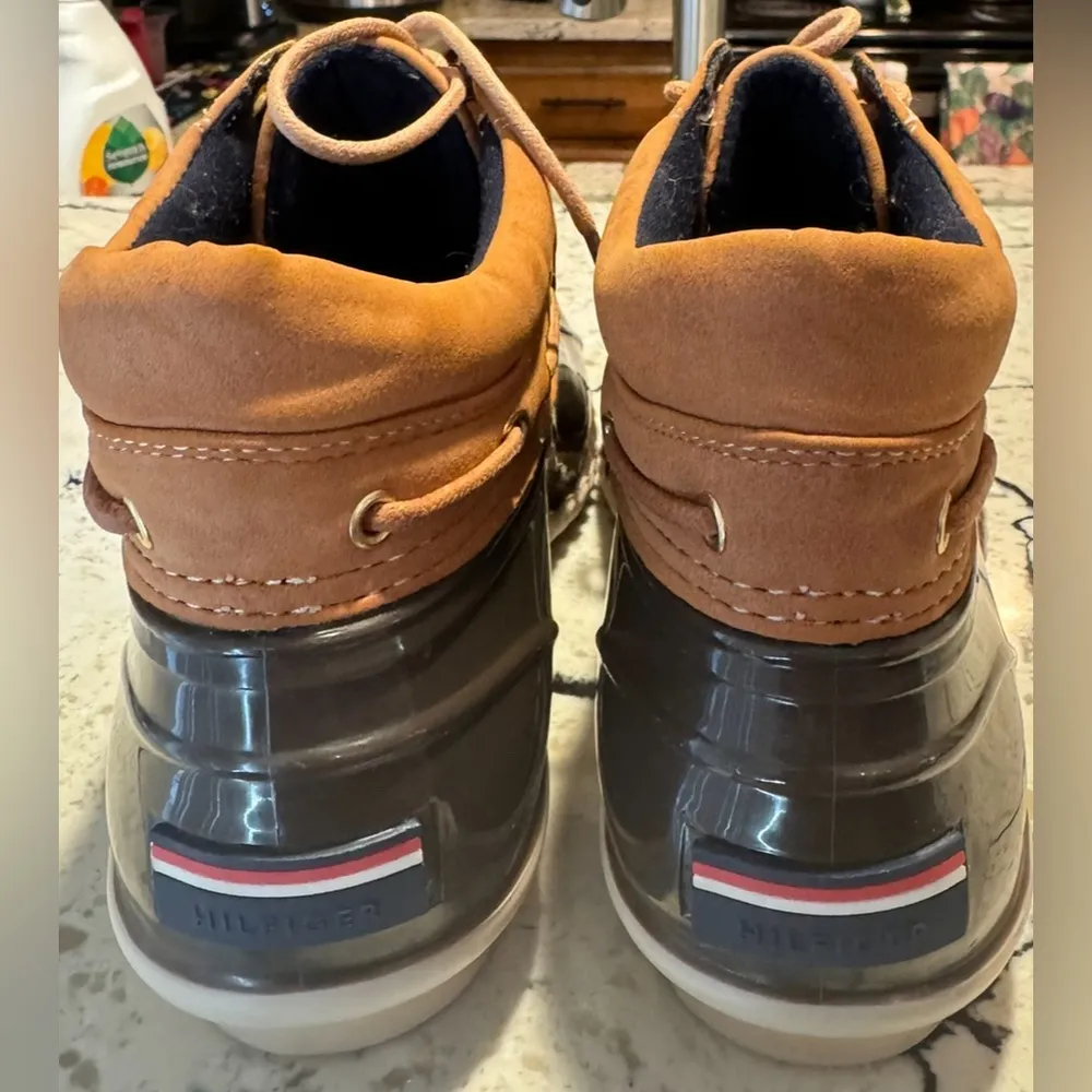Tommy Hilfiger Ankle Duck Rain Boot Harley Espresso Brown. - Image 5