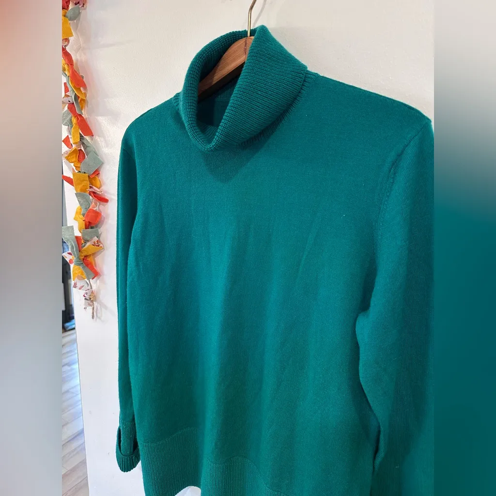 Orvis 100% Wool Turtleneck Sweater Women's Size Medium Green Cozy Knit Pullover - Image 4