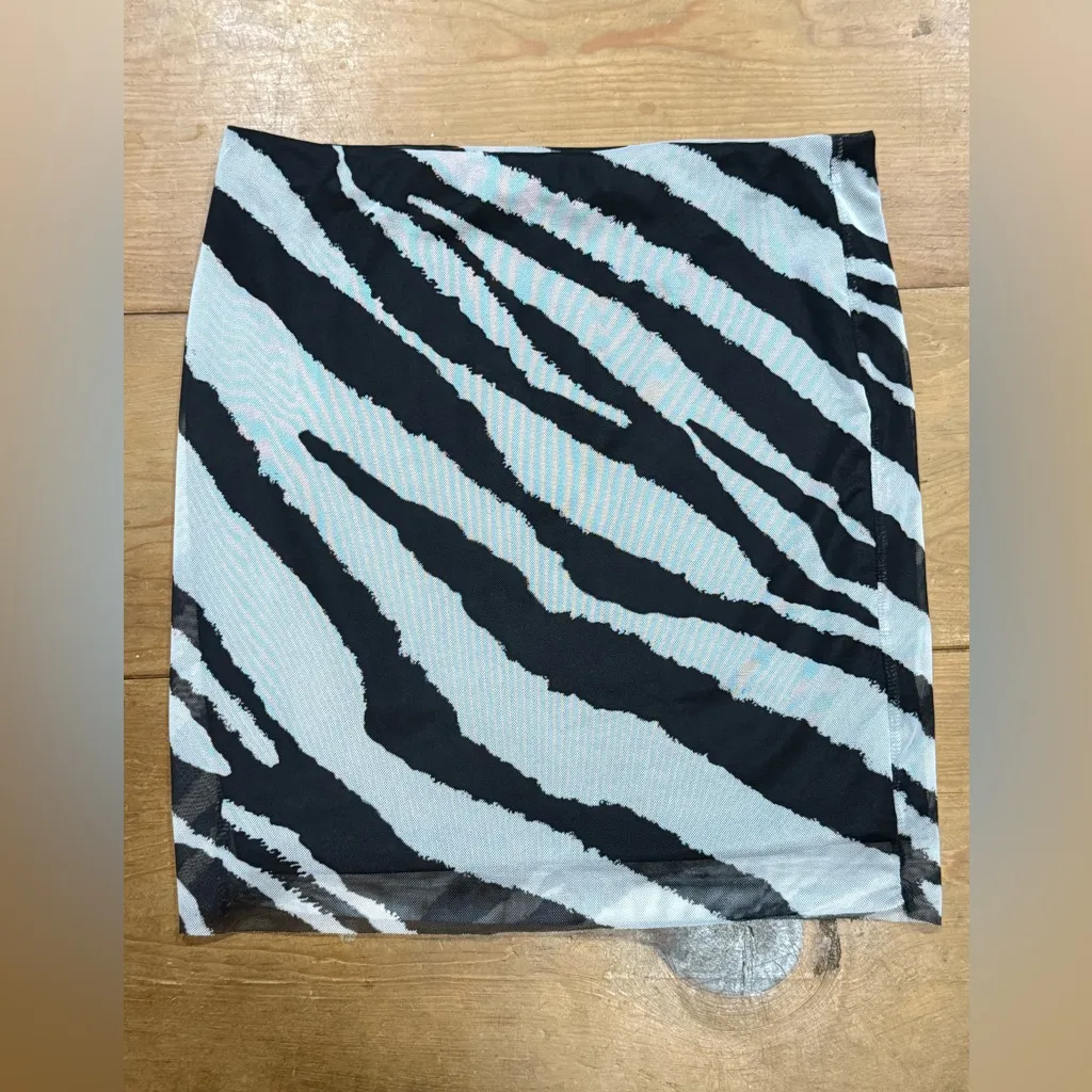 PrettyLittleThing Zebra Print Mesh Mini Skirt | Size US 8 | Y2K - Image 2