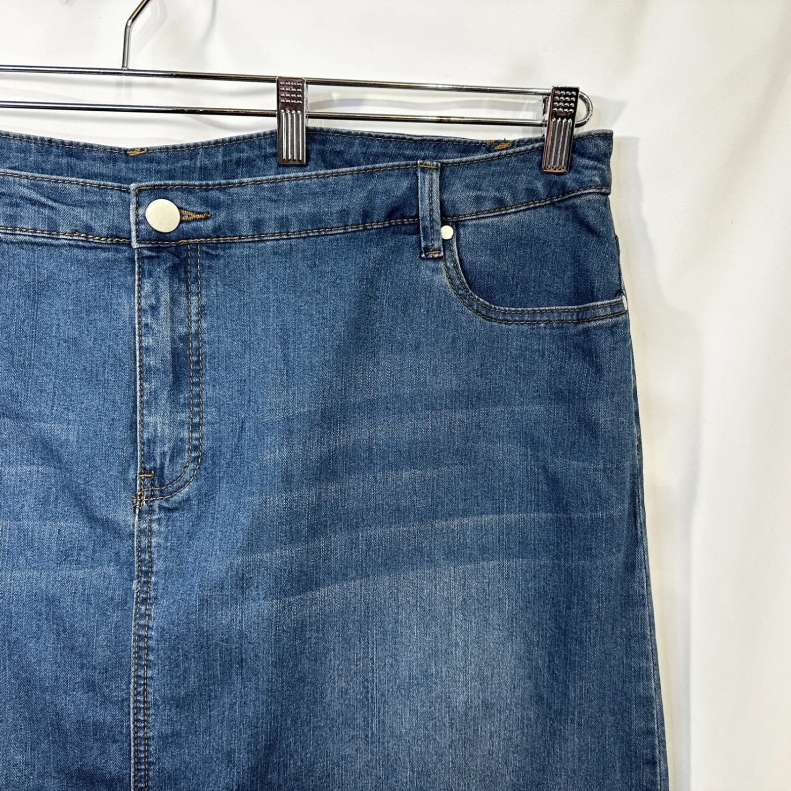 CJ‎ Banks Plus Size 24W Denim Skirt Embroidered Hem Knee Length Blue Jean 1454 - Image 5