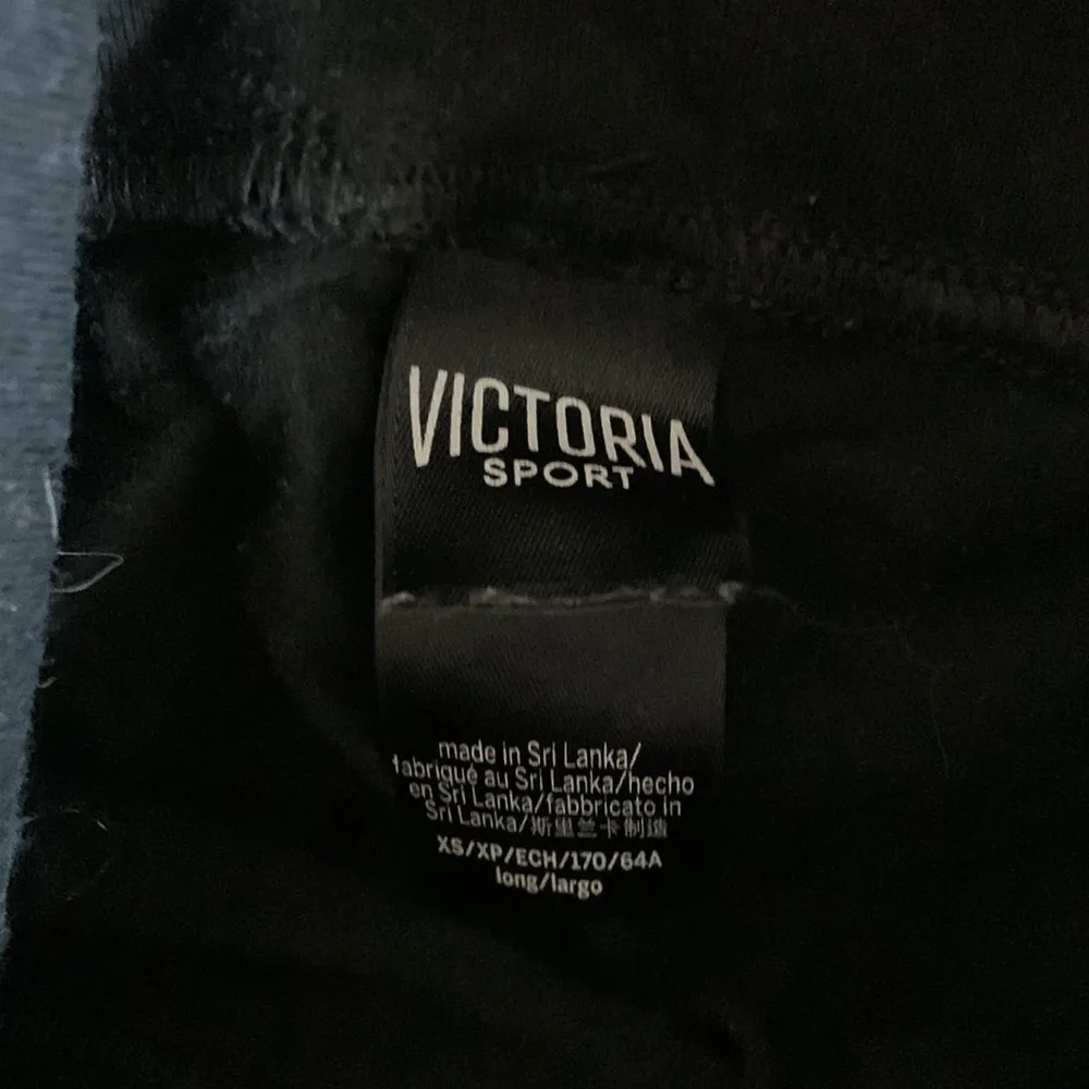 Victoria sport black leggings - Image 3