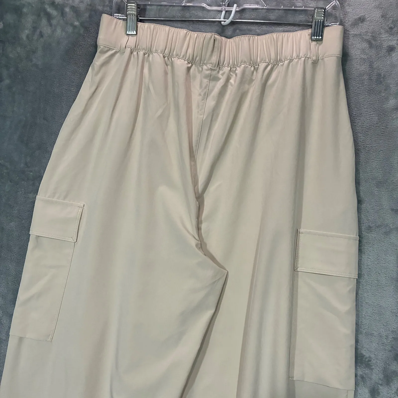 NWT GapFit Runaround Jogger Cargo Pants Beige High Rise 4 Way Stretch Women's M Tan Size M - Image 5