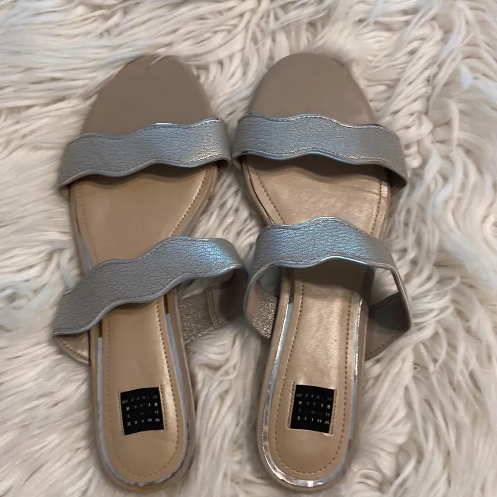 WHBM Sandals size 9 silver color BNWOT see all photos - Image 4