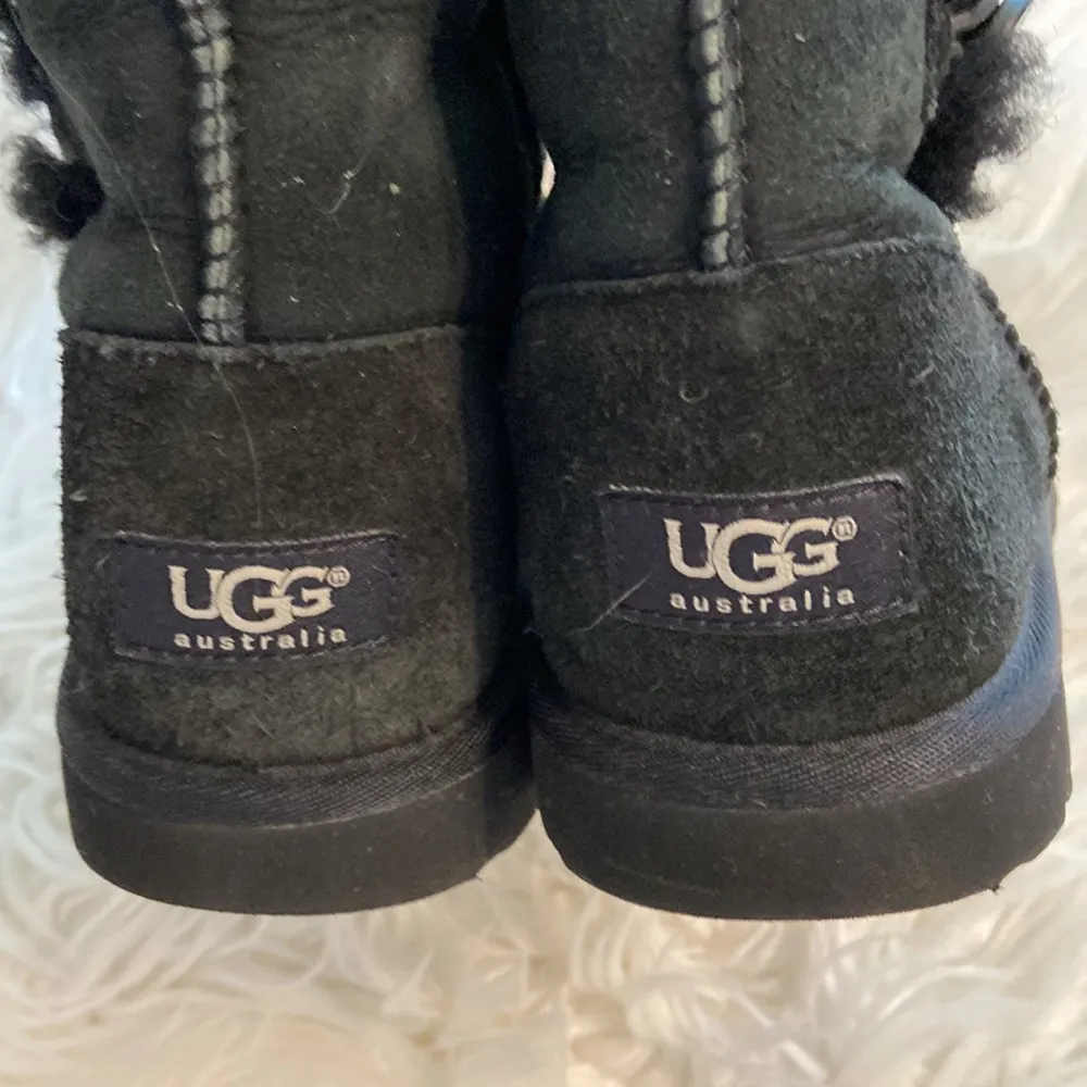 UGG Women’s Boots size 5 excellent condition no rips smell or stains black color - Image 4