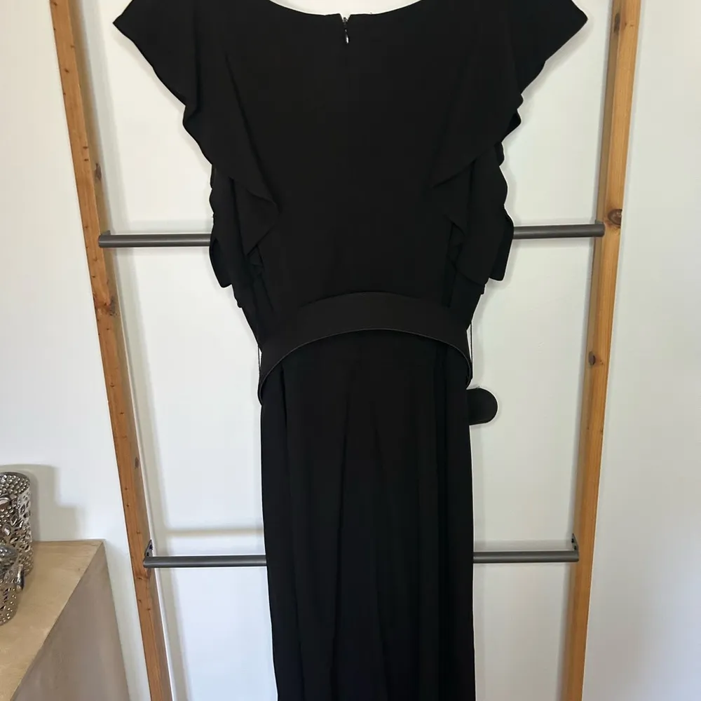 White House Black Market black dress with belt size 6 - Image 2