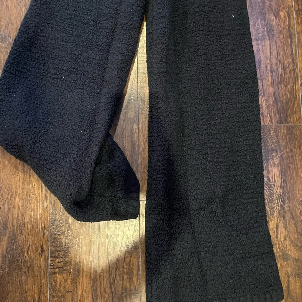 Skims Black Cozy Set - Image 4