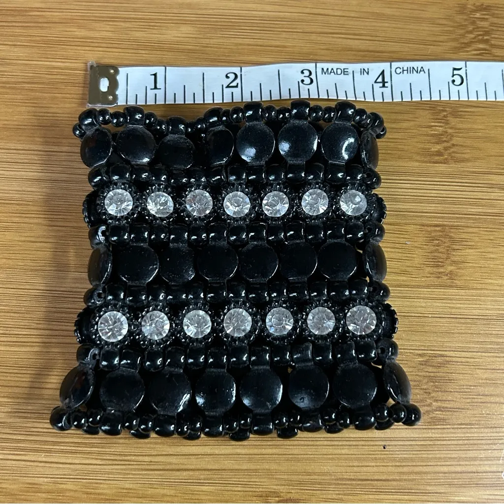 Elegant Black and Silver Bracelet - Image 5