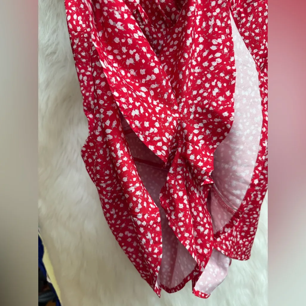 Red and white floral romper Size M - Image 3