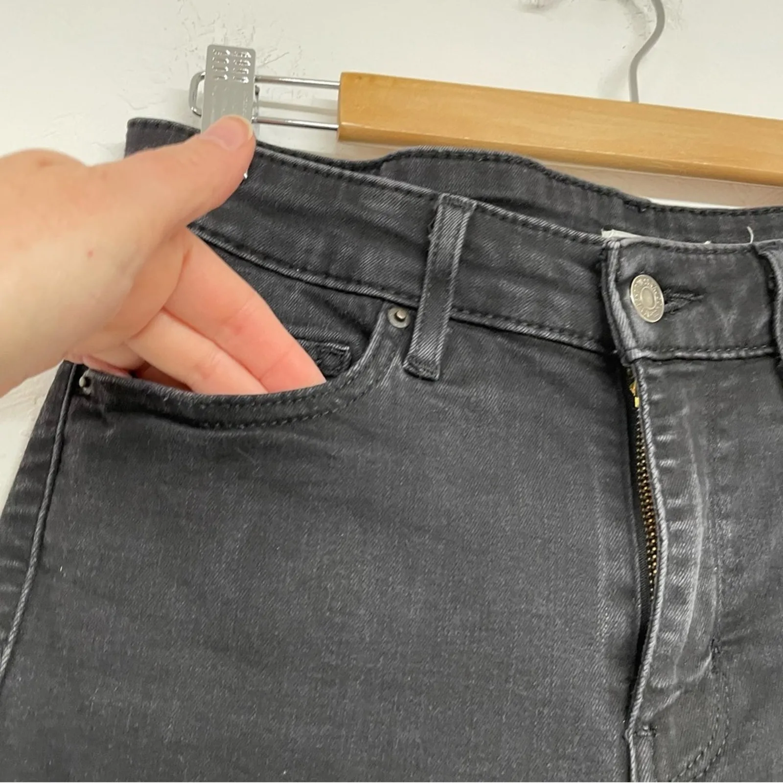 Levi’s Grey 711 Skinny High Rise Jeans Womens 29 Black Denim Zip Fly Casual - Image 5