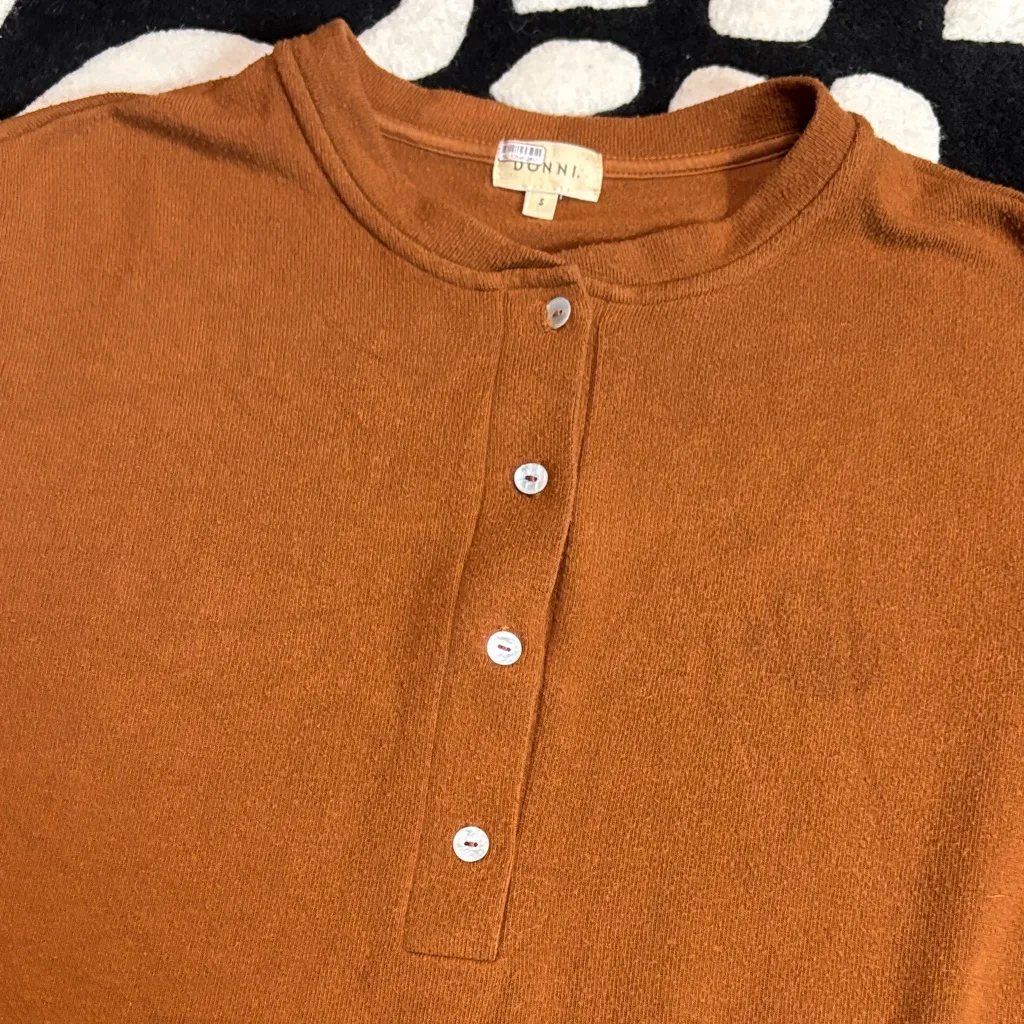 DONNI. Warm Brown Henley Top - Image 4