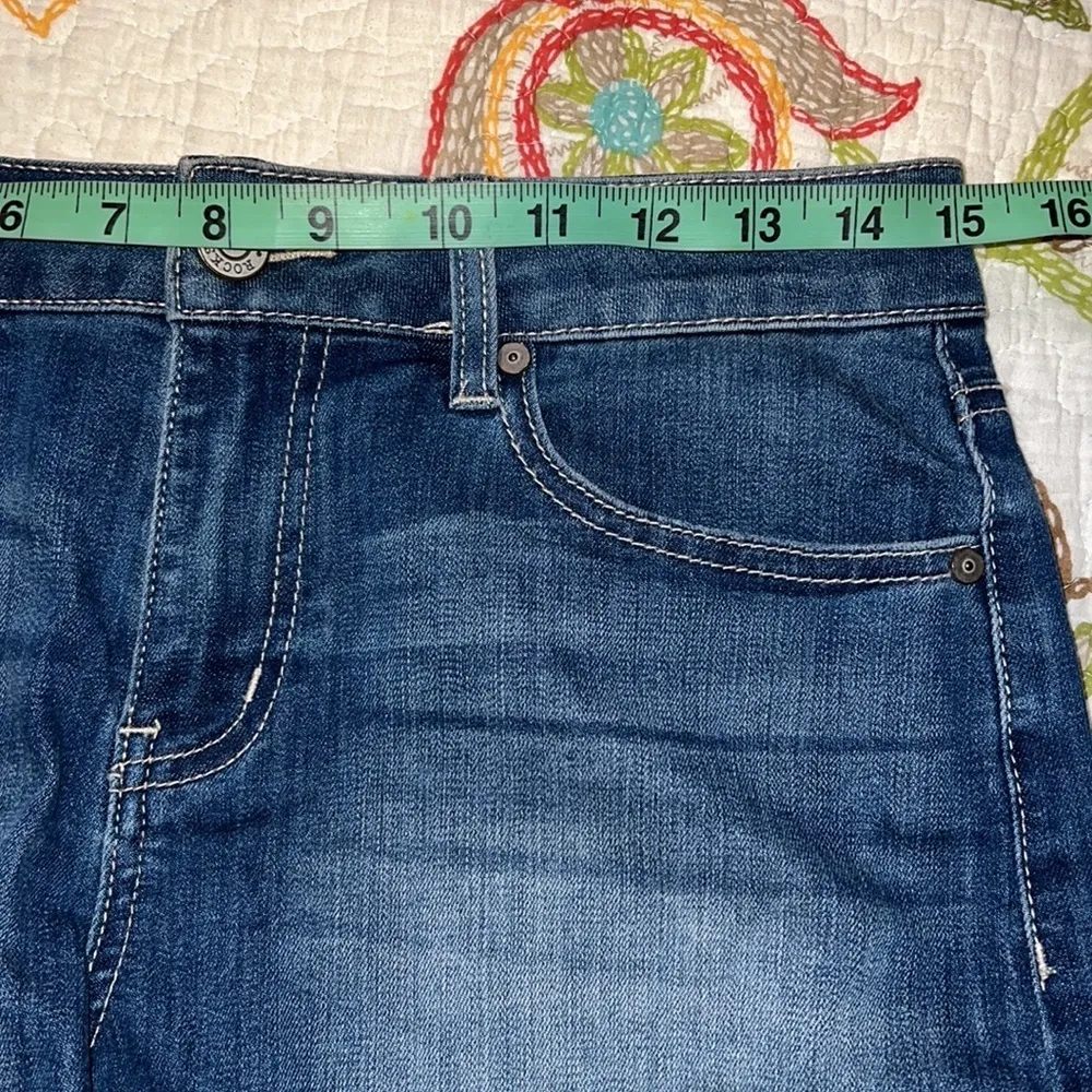 Rock & Indigo womens sz 8/28 denim shorts multicolored tasseled bottom 2" inseam Blue - Image 5