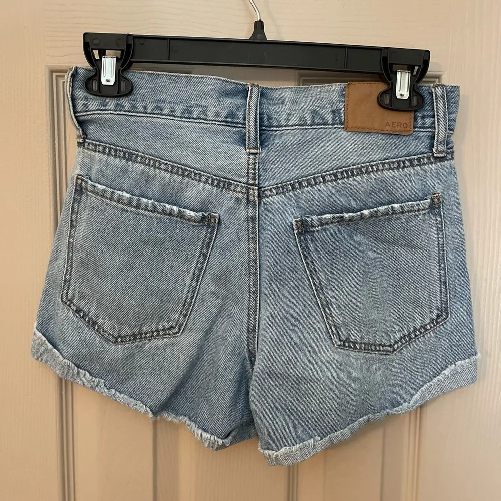 Aeropostale heavily distressed light wash 5-pocket Mom Shorts with cuffs. Size 4 - Image 7