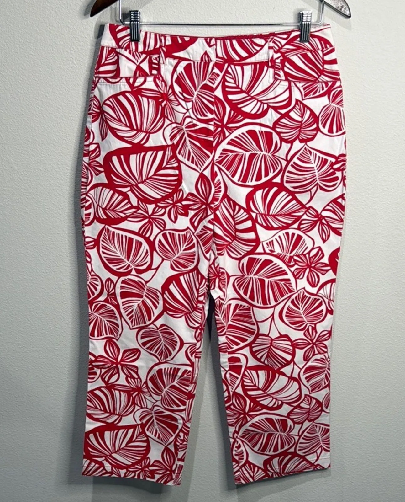 Talbots Red Leaf Print Capri Pants 25" Inseam Size 10 - Image 2