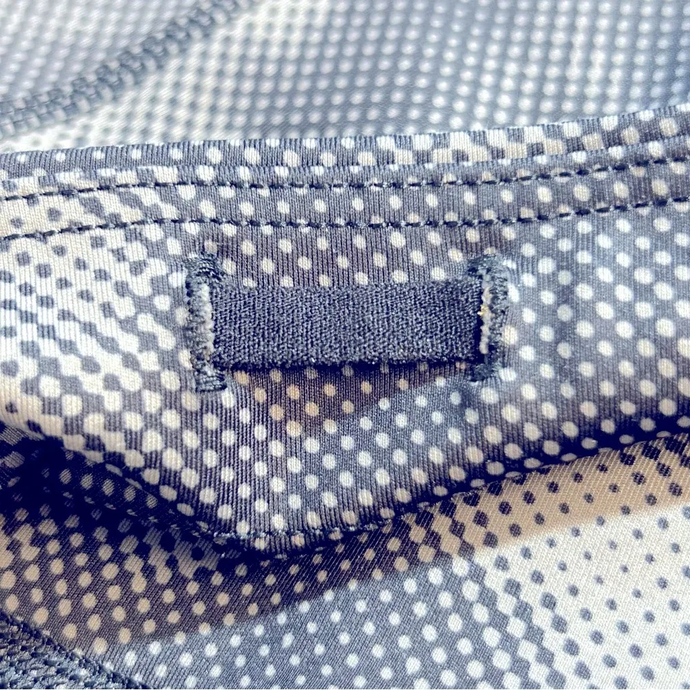 Athleta Ultimate Stash Pocket Printed Capri in Digital Grey Size S - Image 12