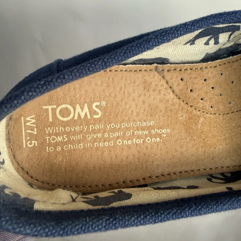 TOMS Hand-Painted Canvas Slip-Ons – One of a Kind Jungle Parrot Design – Signed - Image 8