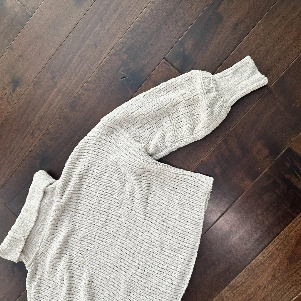 FREE PEOPLE Cropped Chenille Turtleneck Sweater Super Soft Size Medium - Image 8