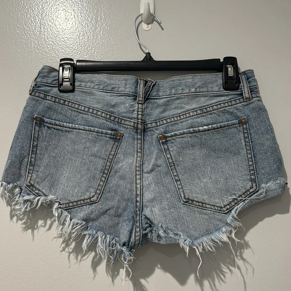 Free People We The Free Women's Shorts Denim Button Fly Sexy Sz 25 Daisy Dukes - Image 4