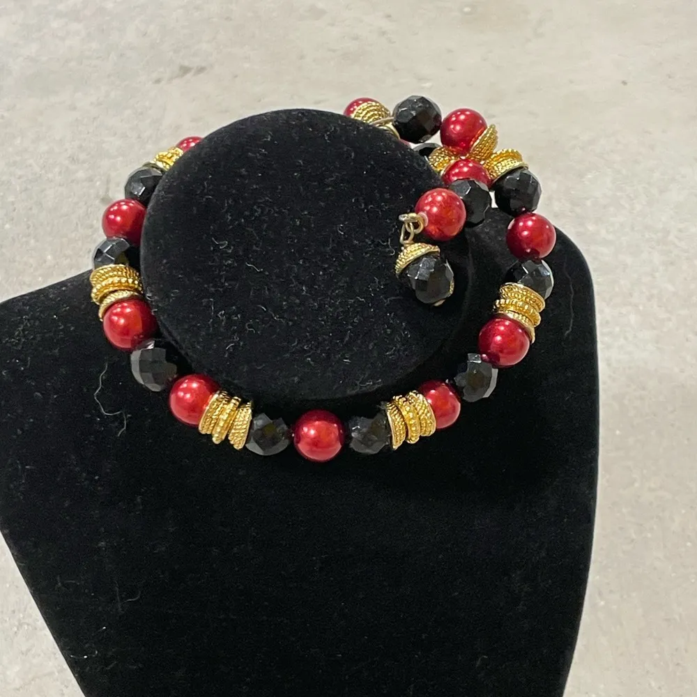 Chunky adjustable bracelet choker black red beaded gold tones - Image 2