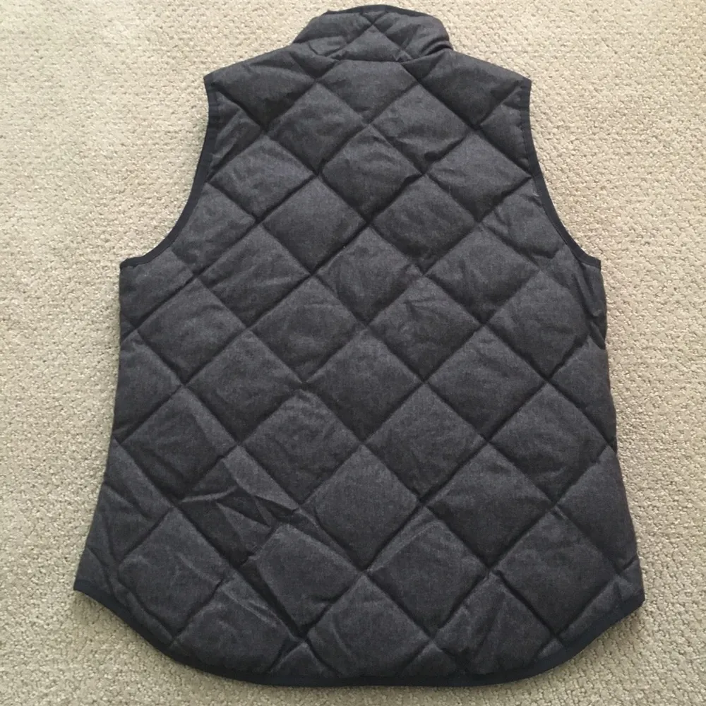 J Crew Factory Textured Quilted Puffer Vest Gray - Image 2