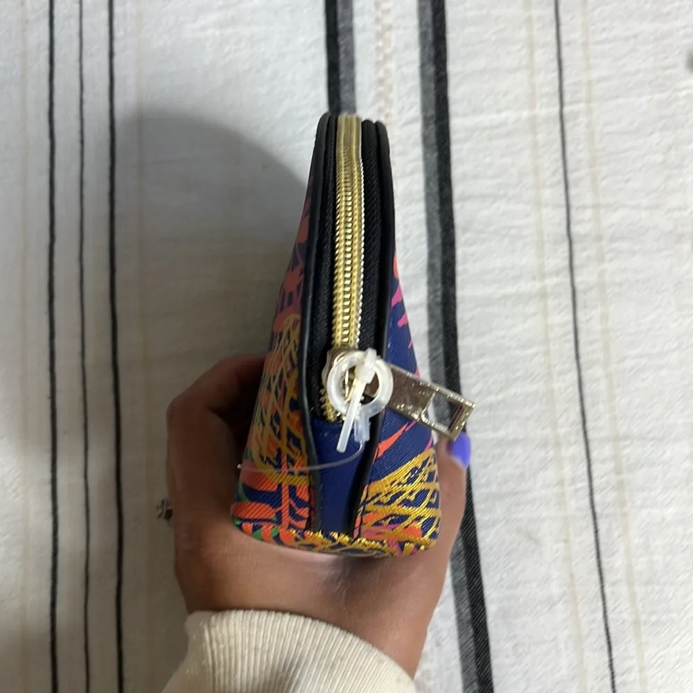 nwot // tropical leaf pineapple cosmetic case for bag or travel - Image 4