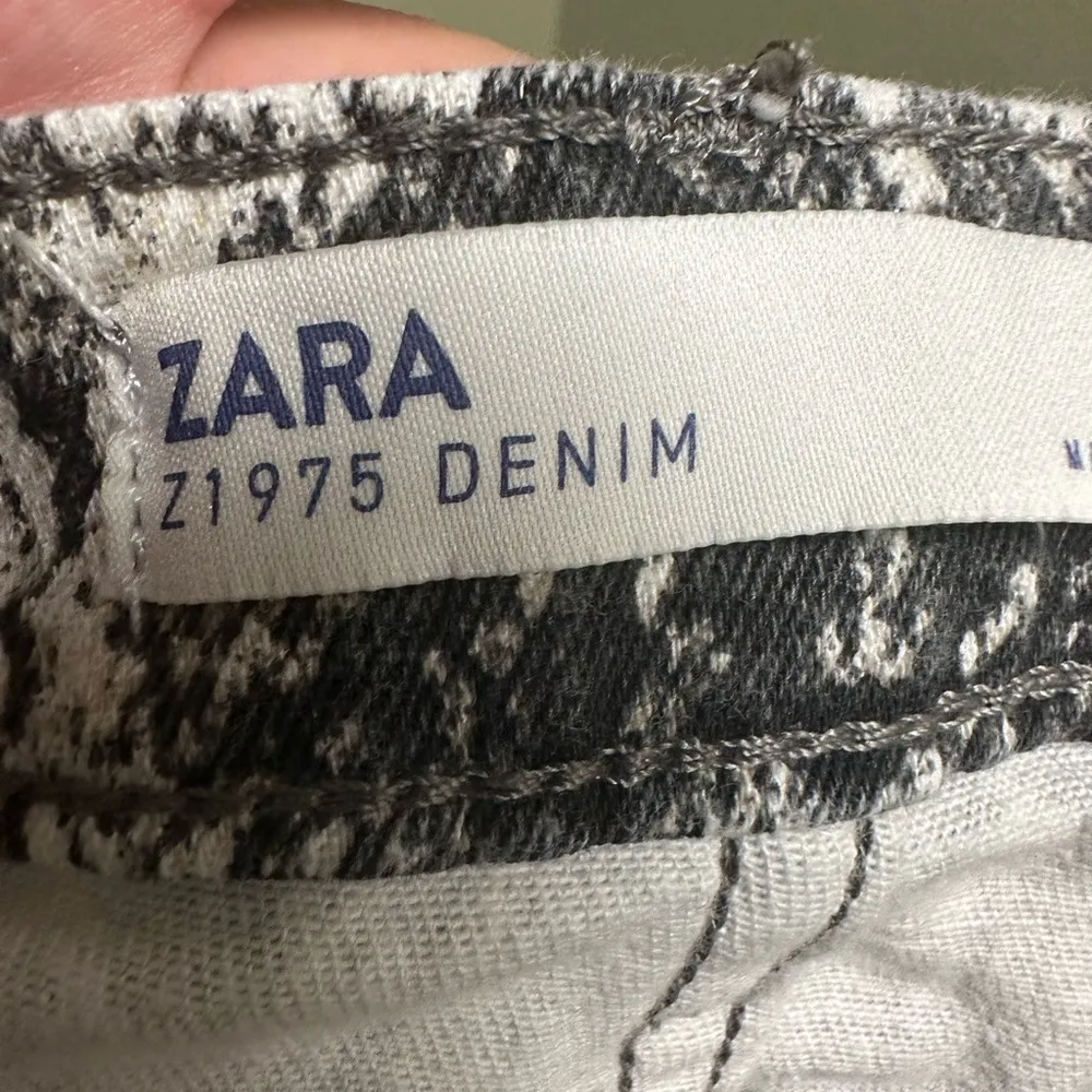 Zara snake print mini skirt - Image 4