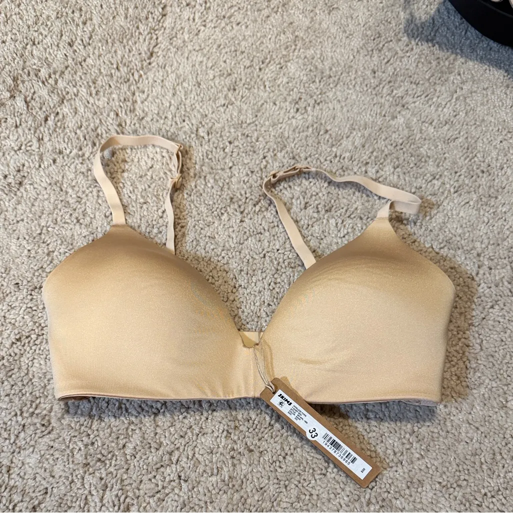 Skims sand NWT wireless form t shirt bra 32C - Image 3