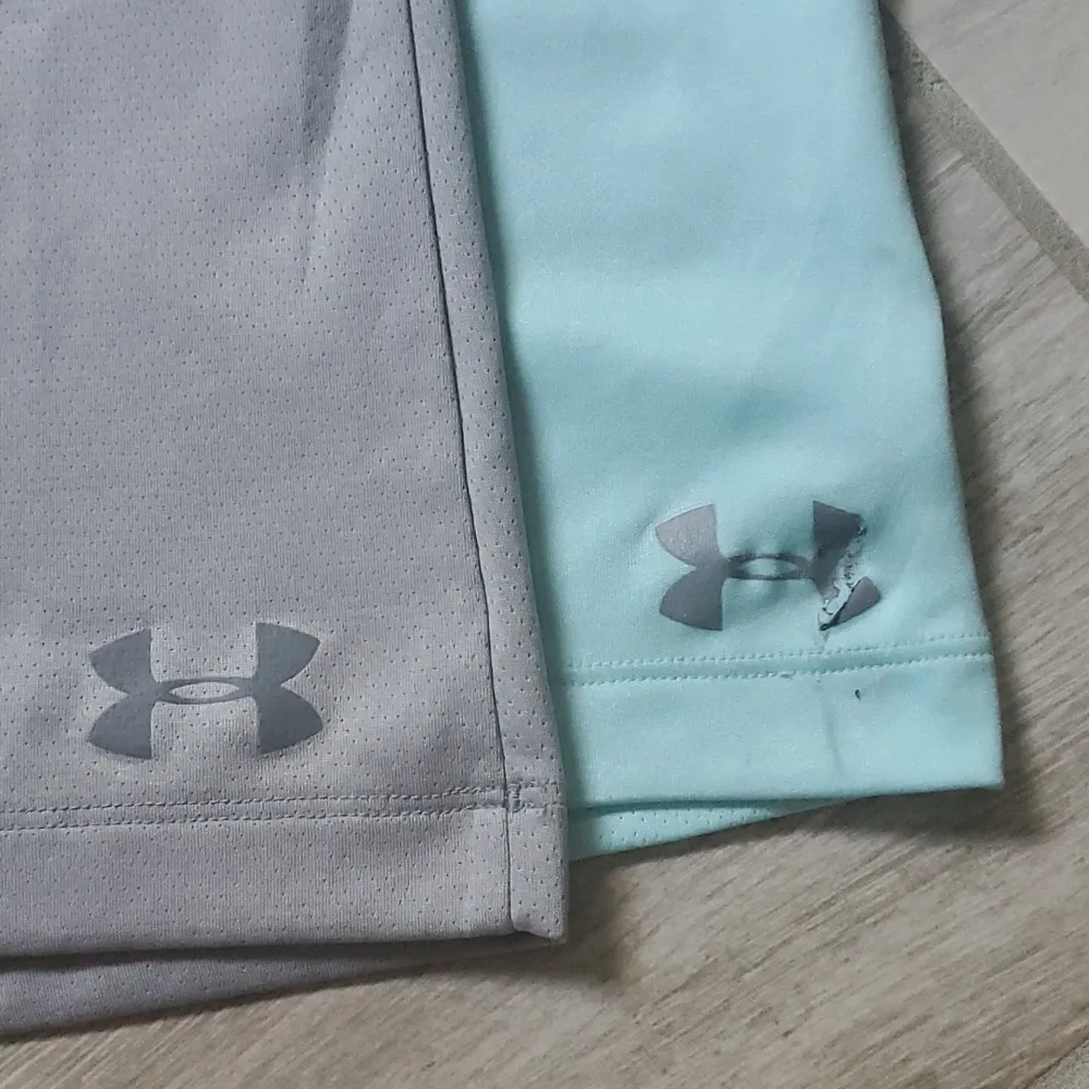 2 Under Armour Semi-Fitted HeatGear Shirt Sleeve Tops - Image 8