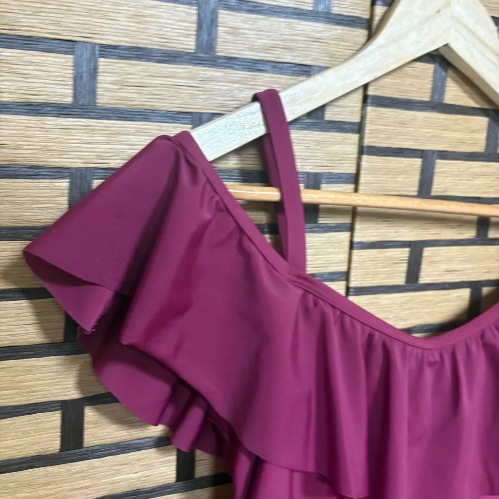 Old Navy Burgundy One Piece Ruffle Swimsuit Size Large‎ - Image 3