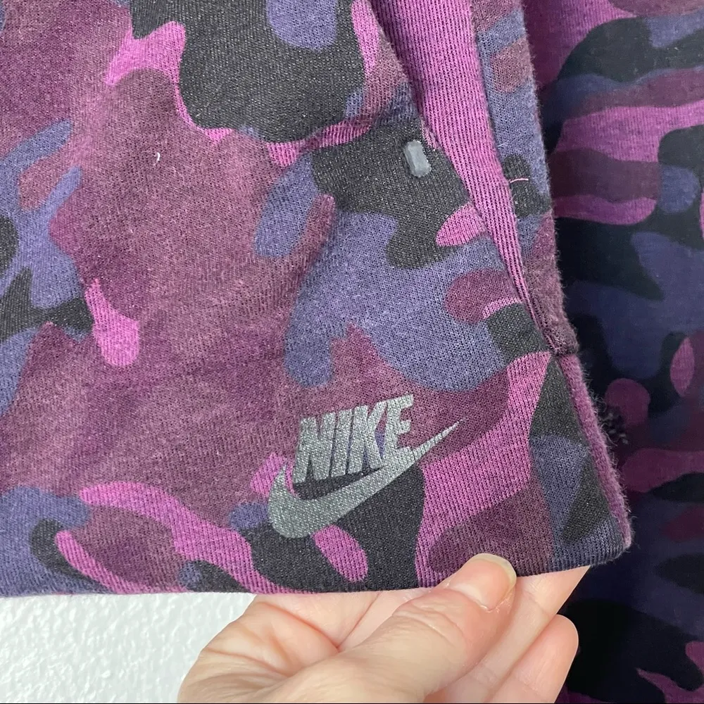 Nike Tech Fleece Camo Crewneck Pocket Sweatshirt in Mulberry Purple Size Small - Image 4