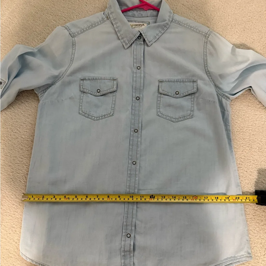 Arizona Jean Co light blue button down denim shirt 100% cotton in L - Image 5