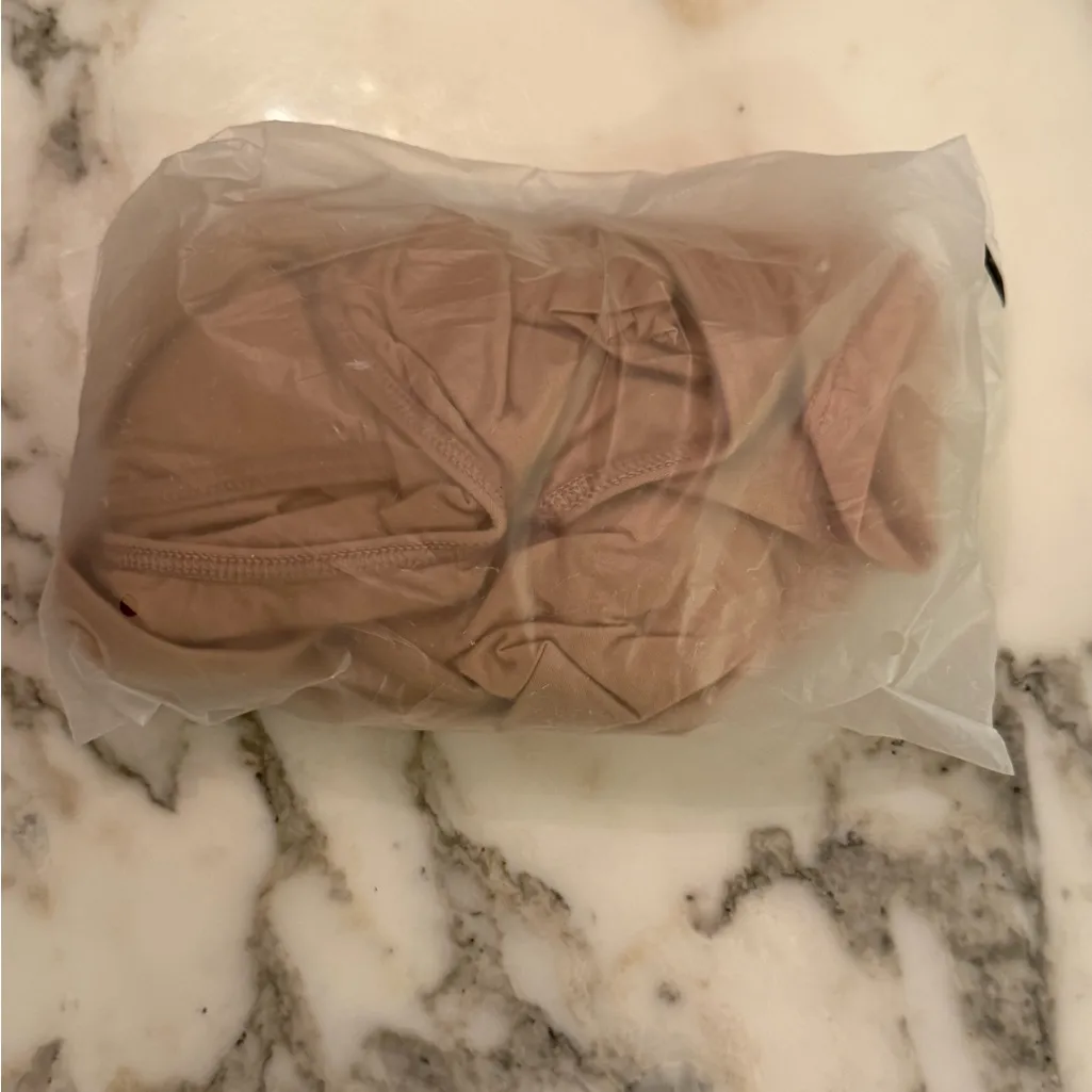 NWT Quince Second Skin Square Neck Long Sleeve Sand Nude Bodysuit Sz S - Image 4