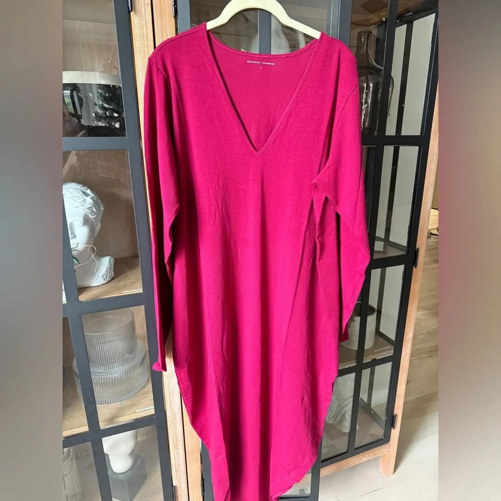 Universal Standard Iconic Long Sleeve V-Neck Geneva Dress plus curve pima midi - Image 3