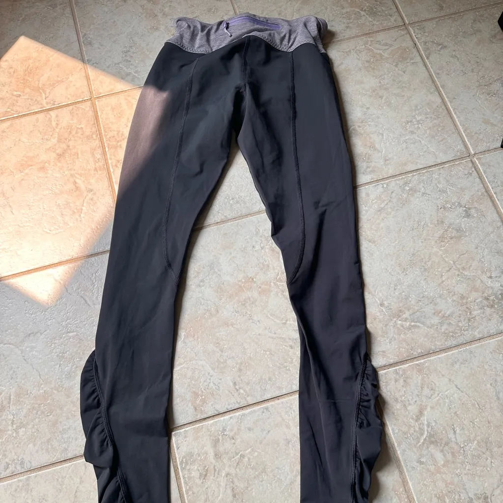 Lululemon Matching Set size 6 leggings and size‎ 4 pull over - Image 9