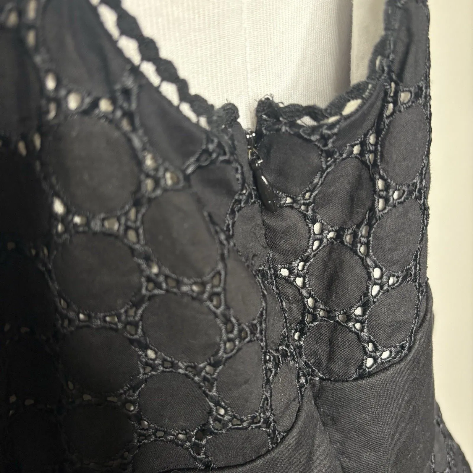 Ann Taylor V neck Sleeveless Faux Wrap Bow Top Black Eyelet size 12 Womens - Image 2