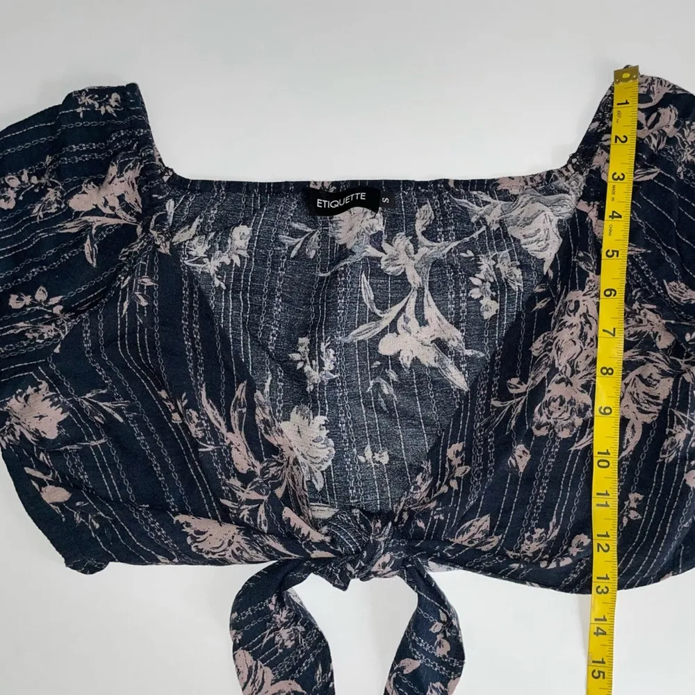 ETIQUETTE Front Tie Crop Top Sz S - Image 6