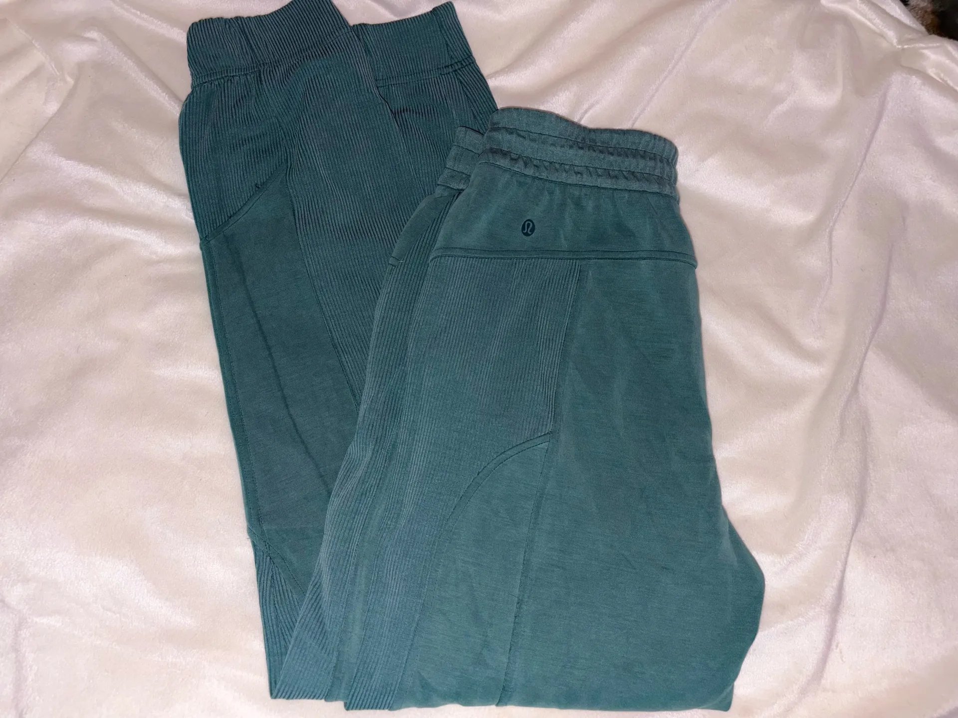 Lululemon Brushed Softstreme Ribbed High-Rise Joggers - Image 4