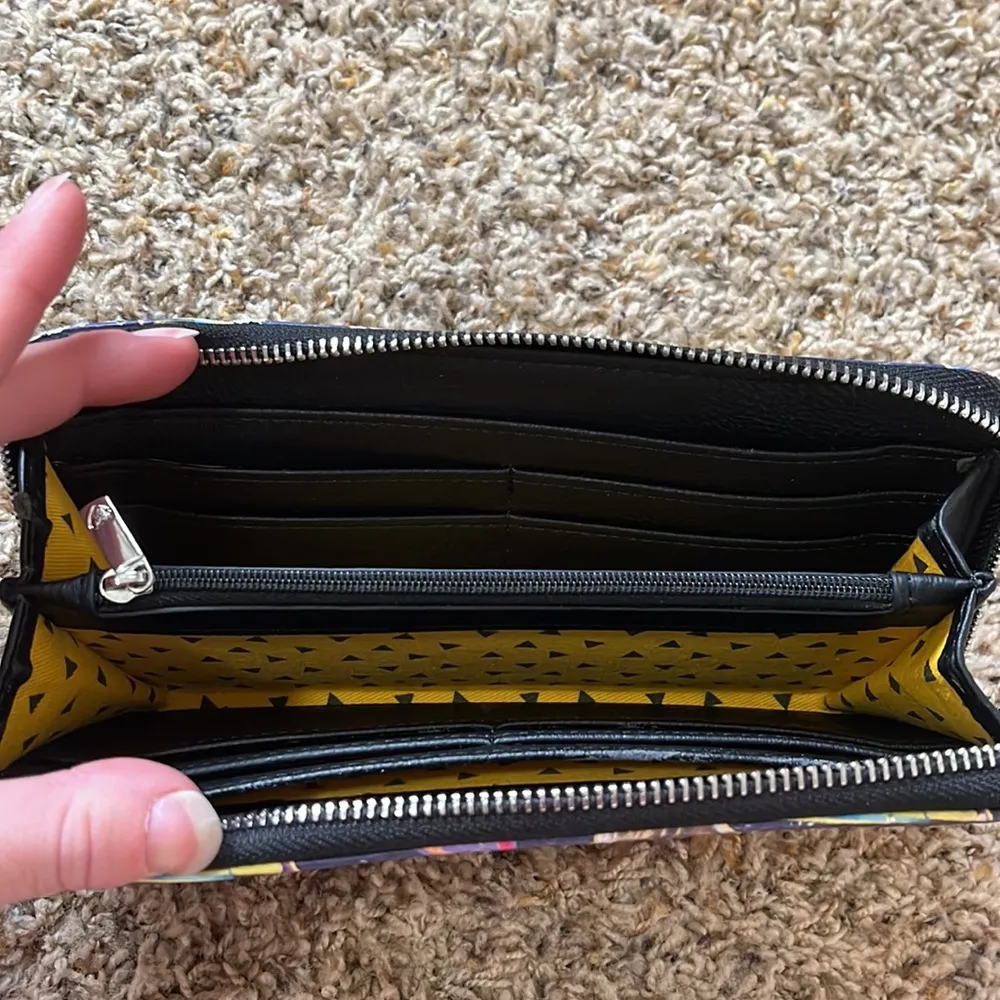 Disney Star Wars loungefly wallet - Image 4