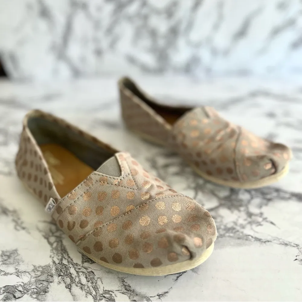 Toms Drizzle Loafers 8 Gray Rose Gold Polka Dot Casual Flats - Image 4